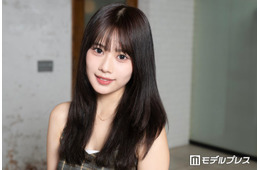 「今日好き」瀬川陽菜乃（ひなの）、美脚際立つ赤レースタイツ×ミニボトムコーデに絶賛の声「身体の半分以上脚」「センスの塊」