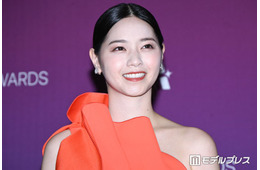 西野七瀬、ワンショルダーのオレンジドレスで魅力放出【クランチロール・アニメアワード2026】