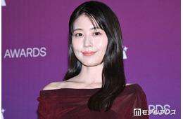 有村架純、シースルドレスで美スタイル披露 オレンジカーペットで微笑む【クランチロール・アニメアワード2026】