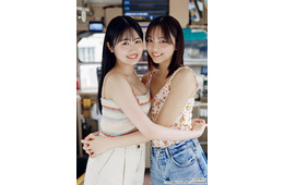 晴こころ＆江下晏梨、ビキニ姿で美バスト際立つ “あんはる”コンビで「ヤンマガ」表紙初登場
