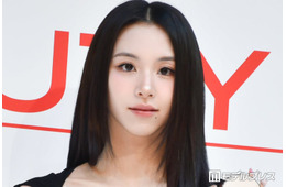TWICEチェヨン、美脚輝くバルーンミニスカ姿「圧巻のスタイル」「何を着ても絵になる」と絶賛の声