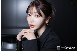 “整形総額3,000万超え”人気YouTuber・Rちゃん、ふんわりオフショルミニワンピ姿披露「肩のライン華奢で憧れる」「脚長すぎ」の声