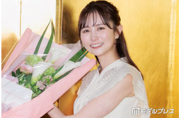 コットンきょんの美人妻「寝相はパパ似で悪い」生後6ヶ月の父子ショット披露「同じポーズで可愛い」「待ち受けにするの納得」と反響