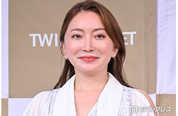加藤綾菜、美脚際立つショーパンコーデ公開「膝下長すぎ」「スタイル抜群」と反響