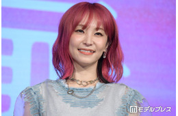 LiSA、ミニスカ×網タイツで美脚輝く「破壊力すごすぎる」「着こなせるのさすが」と反響