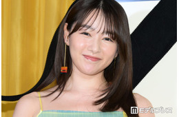桜井日奈子、美背中ざっくり黒ドレスショット公開「圧倒的オーラ」「大胆な衣装」の声