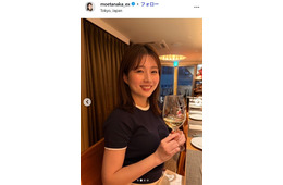 テレ朝・田中萌アナ、爽やかノースリーブ衣装ショット公開「スタイル良い」「ウエスト位置が高くて羨ましい」