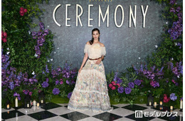 中条あやみ、オフショルドレス姿で圧倒的オーラ放つ 【Mrs. GREEN APPLE presents「CEREMONY」】