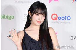 IZ*ONE出身イェナ、爽やかミニスカートで美脚スラリ「脚が真っ直ぐで綺麗」「清涼感すごい」と反響