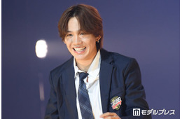 「今日好き」酒井理央（りお）、王道制服コーデで登場 プレゼント投げ入れファンサービスで観客沸かす【学生ランウェイ名古屋】