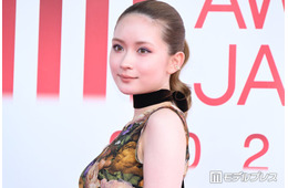 【MAJ2026】畑芽育、ノースリーブドレスで美肌輝く 中島健人と「MAJ2026」アンバサダー務める