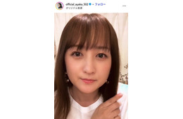 「セーラームーン」女優、1歳長男を抱っこ サッカー観戦ショットに「幸せオーラ溢れてる」「素敵なママの顔」と反響