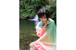 生駒里奈、10年ぶり写真集決定 芸能生活15周年記念で舞台は奄美大島【ルリカケス】