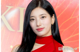 スジ、美スタイル際立つ真紅ノースリドレスで登場「気分に大きな影響を与える」もの明かす