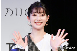 足立梨花、ミニスカから美脚際立つディズニーショット「スタイル良すぎ」「無邪気で可愛い」と反響