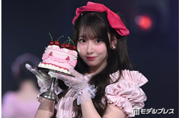 CUTIE STREET桜庭遥花、リボン映える甘めガーリー ケーキ手に愛らしさ溢れる表情【オキコレ2026】