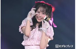 FRUITS ZIPPER松本かれん、ピンクフリルドレスで甘さ全開【オキコレ2026】
