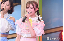 AKB48メンバー、美脚透けるシースルースカートコーデに絶賛の声「モノトーンで大人っぽい」「何頭身あるの？」