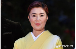 寺島しのぶ、幼少期の父との写真公開 母からの微笑ましいエピソードも明かす「柔らかい表情で素敵」「お宝写真」