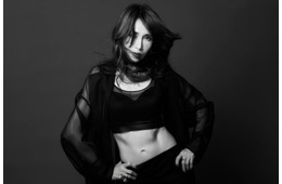 工藤静香、アスリート並みバキバキ腹筋披露 女王に扮した新曲「Dynamic」MV公開