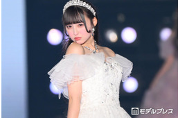 人気アイドルメンバー「金髪もだいすき？」印象ガラリの加工ショットに「違和感ない」「海外のお人形さんみたい」の声