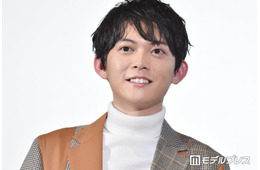 松丸亮吾「胸板がついてきてる気がする」鍛え上げられた上裸ショット公開「見事なシックスパック」「芸術作品みたい」と反響