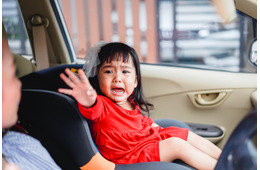 「パパ、怖い」子どもが泣いてもアクセルを踏み続けた夫。危険運転で家族を支配するモラハラの実態