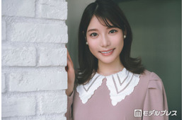 元女流棋士のフジ竹俣紅アナ、スリットから美脚スラリ「大人の魅力」「可愛いと色っぽいが両立してる」と反響