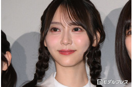 乃木坂46弓木奈於、美脚際立つミニスカ衣装ショットに絶賛の声「ロックっぽくてかっこいい」「脚長くて綺麗」