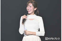 元NHKフリーアナ、サムライブルーユニフォーム×ショーパンの観戦ショット公開「スタイル抜群」「脚が綺麗すぎる」と反響