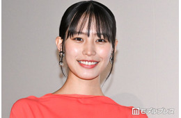 南沙良、ベトナムでの美脚際立つ船上ショット公開「膝下が長すぎて驚き」「スタイルレベチ」の声