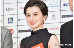 ホラン千秋、具大きめの本格手作りカレー披露「スパイスたくさんでお店みたい」「お野菜がゴロゴロ入ってて食べ応えありそう」の声