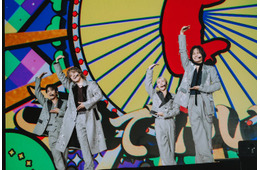 Aぇ! group、4人体制初ツアーでドーム宣言 天井ゴンドラ＆巨大ランウェイに横アリ熱狂【ライブレポート／Aぇ! group LIVE TOUR 2026 Runway】