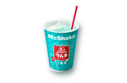 マクドナルド×森永製菓がコラボ、“6年ぶり復活”ラムネシェイク＆新作ミルクキャラメルパイも