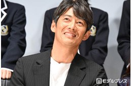 反町隆史・生見愛瑠・生徒キャストら19人「GTO」キャストが豪華集結 ファンとハイタッチで急接近