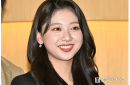 元日向坂46富田鈴花、美脚輝くミニワンピ姿のオフショット披露「大人可愛い魅力が全開」「美しさに磨きがかかってる」と反響