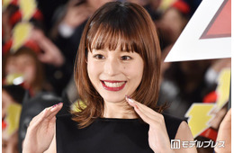平野綾、父の命日に幼少期の家族ショット公開「お父さんもお母さんもお綺麗」「ほっぺがぷくぷくで可愛すぎる」の声