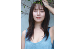 比嘉愛未「FRIDAY」初表紙＆巻頭グラビアで美肌輝く