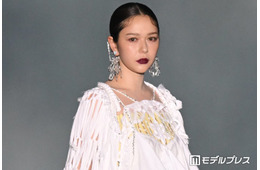 村重杏奈、トップバッターで「TGC新潟」開幕 レースドレスで美スタイル輝く【TGC新潟2026】