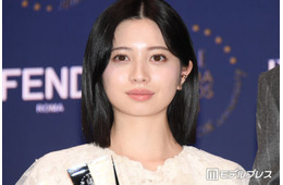 桜田ひより、大胆ワンショルダードレスで美デコルテ輝く「大人っぽくて美しい」「透明感がすごい」と反響