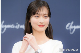山下美月、京都でのほっそり二の腕際立つノースリーブ姿公開「透明感すごい」「夏の妖精さんみたい」