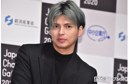 川崎希の夫・アレクサンダー、“朝練”グランドピアノを弾く息子公開「スポーツも楽器も出来て凄い」「立派」