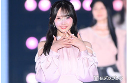≠ME谷崎早耶、甘めミニ丈ワンピ姿でパリディズニー満喫「リアルプリンセス」「美しすぎて直視できない」とファン悶絶
