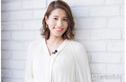 永島優美アナ、2歳娘とお揃いコーデでディズニー満喫「大きくなりましたね」「親子で脚が長い」の声