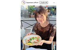 早見沙織、ほっそり二の腕際立つノースリ姿のパリ旅行ショット公開 「魅力が溢れてる」「透明感すごい」と反響