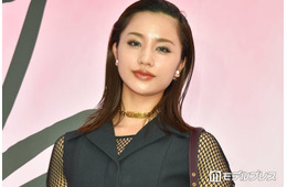 高橋メアリージュン、美スタイル際立つビキニショットに熱視線「景色に負けない美しさ」「メリハリボディ憧れる」