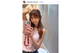 ほしのあき「わたしには無理がありました」娘のミニワンピ着用で美脚スラリ「さすがの着こなし」「服を貸し借りできる関係が素敵」と反響