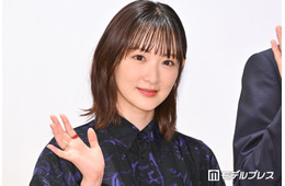 生駒里奈、色白美肌際立つノースリ姿に熱視線「透明感がすごすぎる」「大人な表情も素敵」