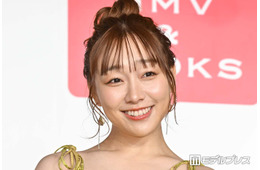 須田亜香里、美デコルテ際立つキャミ姿でSKE48サマーツアー鑑賞「鎖骨くっきりで綺麗」「後輩達への愛が凄い」の声