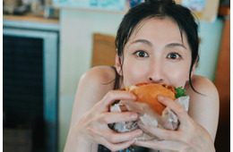 雛形あきこ、22年ぶり写真集決定 “20歳以降封印していた”水着グラビアで圧巻スタイル披露【先行カット・コメント】